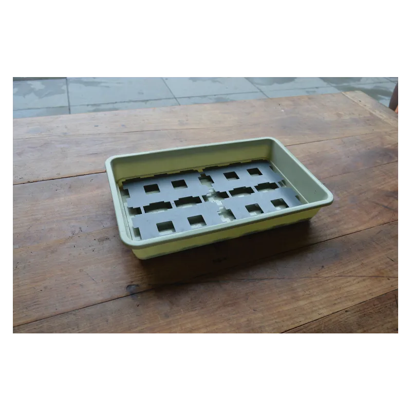 Samonawadniający propagator Garland z 24 wkładami do ukorzeniania 38x23xh14cm G241